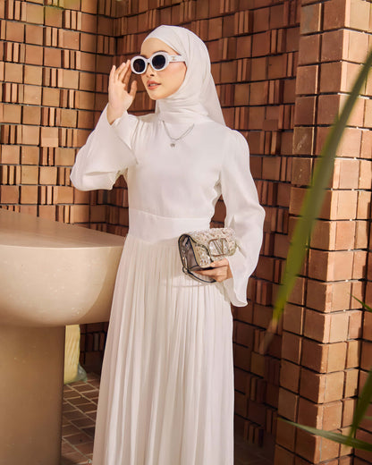 MINOR DEFECT LISA PLEATED DRESS (OFF WHITE)