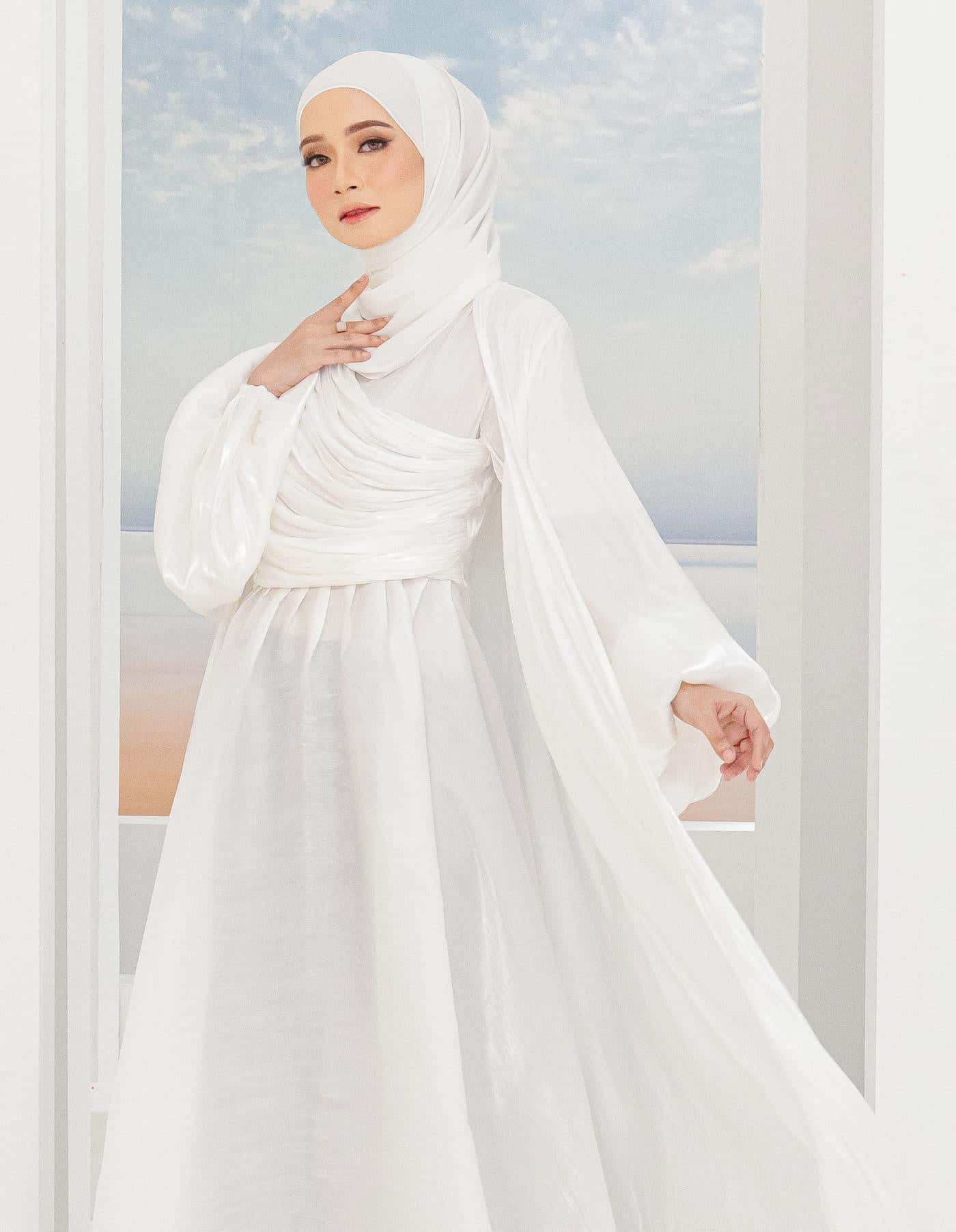 ATIFA ABAYA (OFF WHITE)