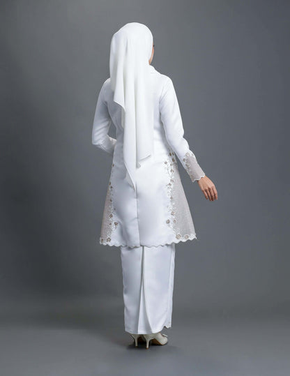 MINOR DEFECT LAILA KURUNG (OFF WHITE)