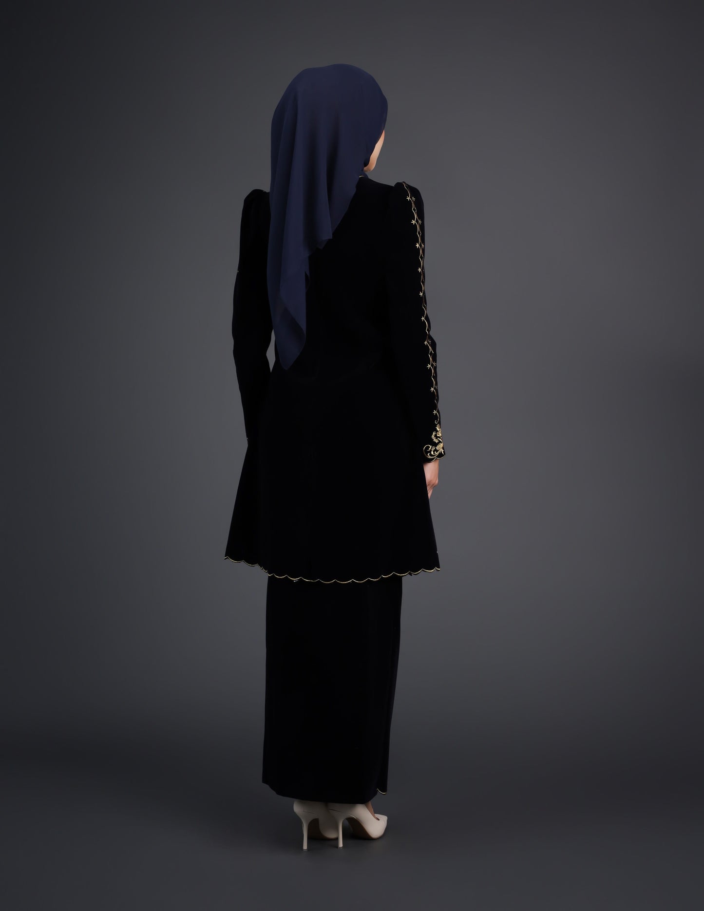 MINOR DEFECT NAIFAH KEBAYA (NAVY BLUE)