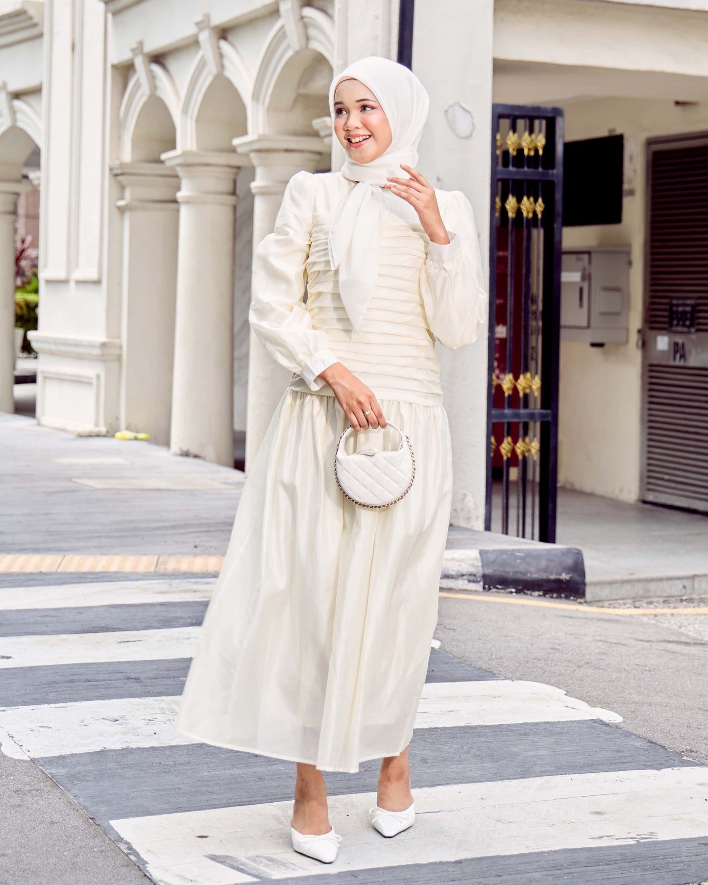 PLAIN RUCHED DRESS (CREAM)