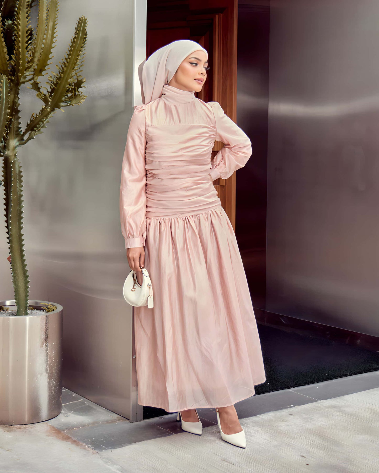 PLAIN RUCHED DRESS (PEACH)