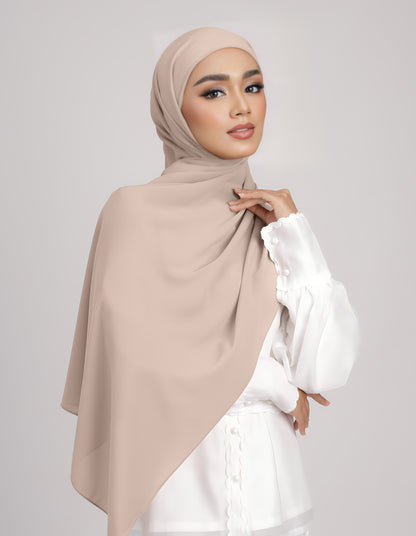 SAERA SHAWL TIEBACK (LIGHT ALMOND)