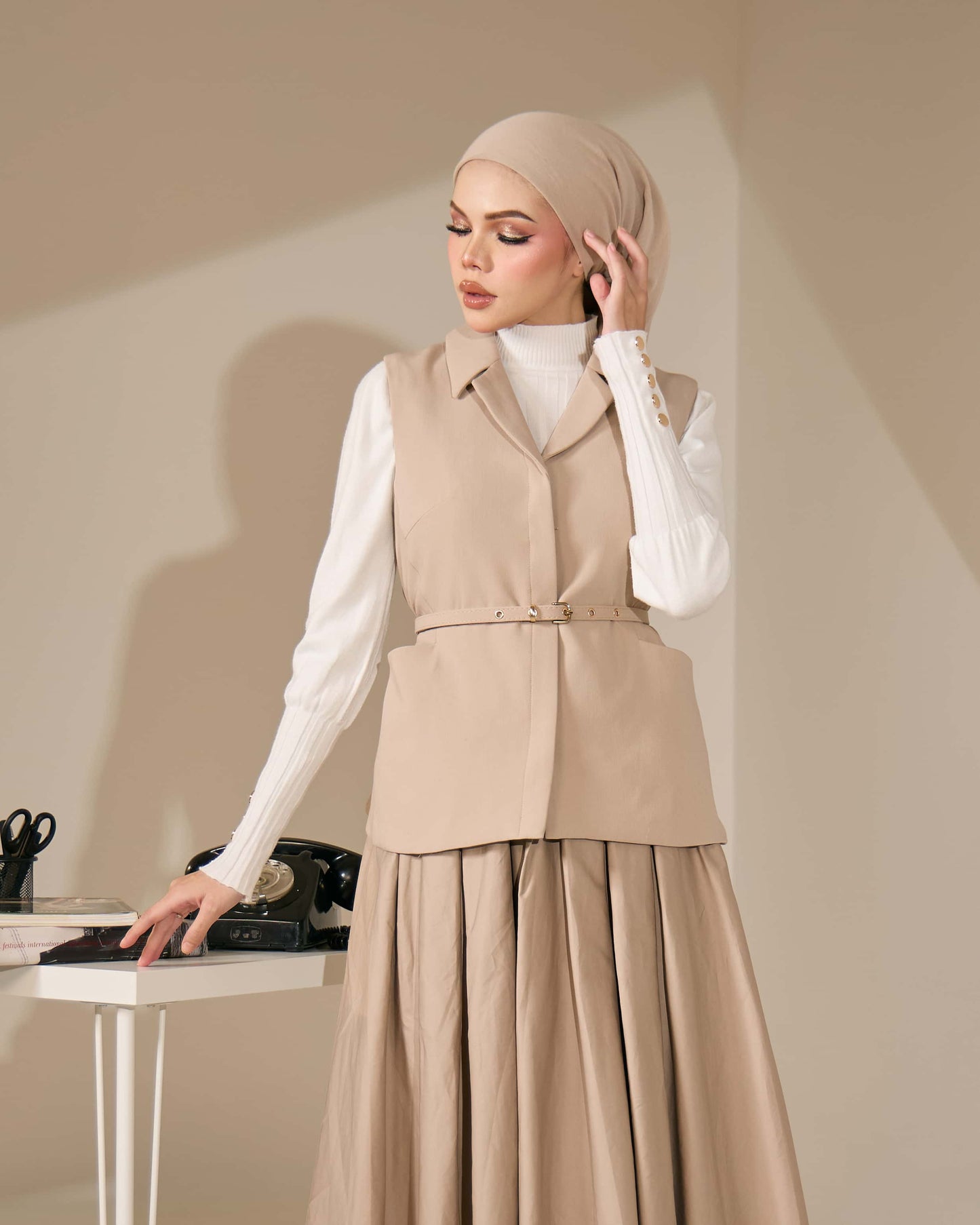 MINOR DEFECT ELARA BELTED VEST (CHAMPAGNE)