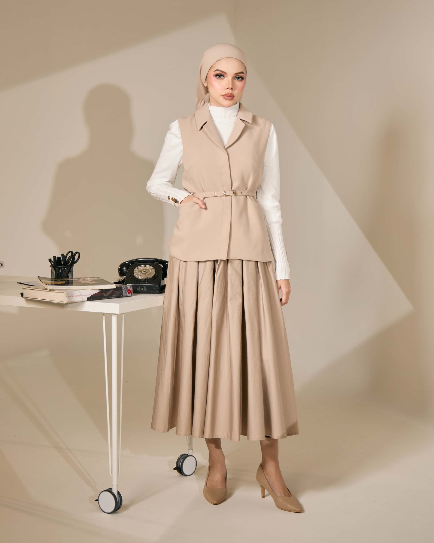 MINOR DEFECT ELARA BELTED VEST (CHAMPAGNE)