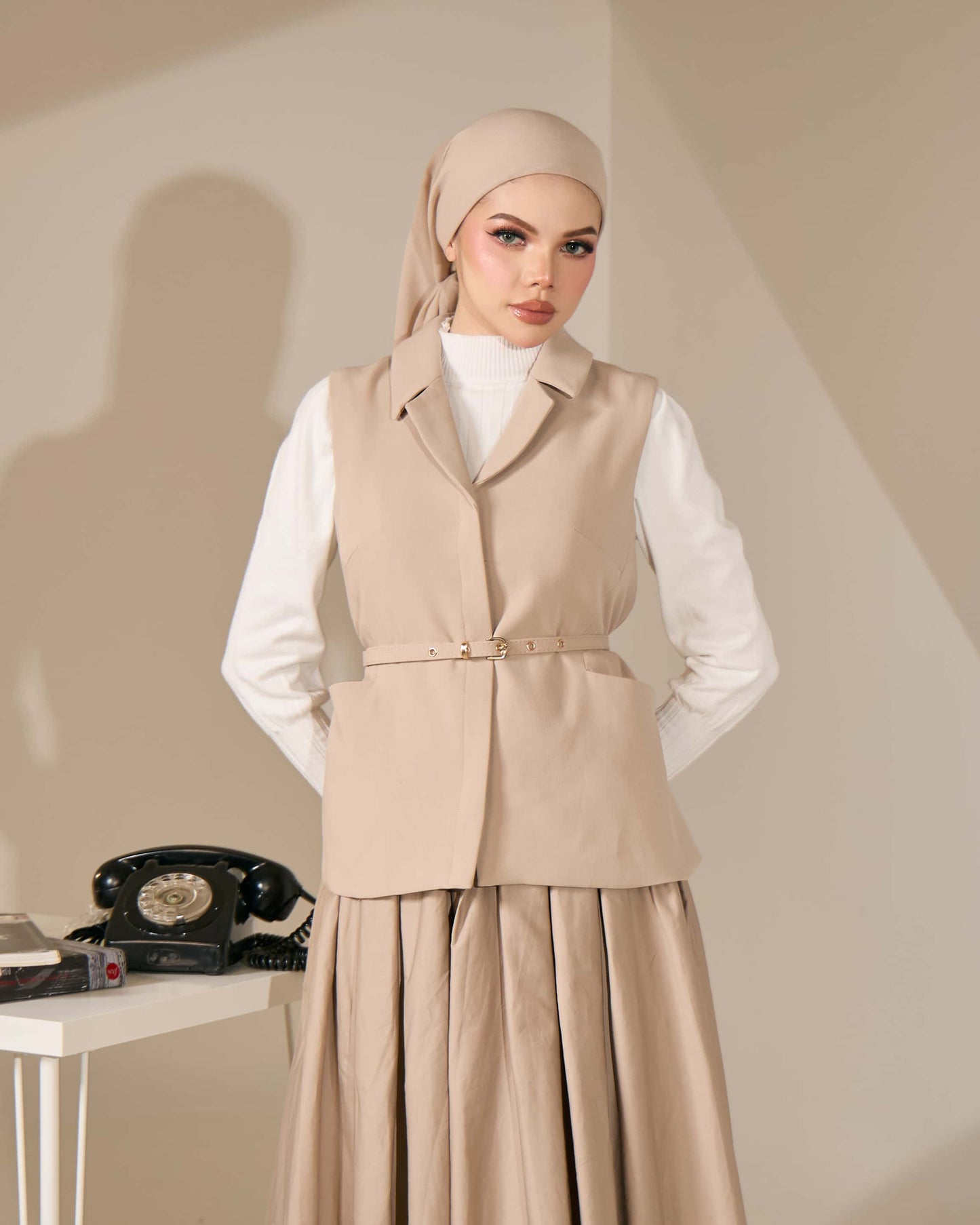 MINOR DEFECT ELARA BELTED VEST (CHAMPAGNE)