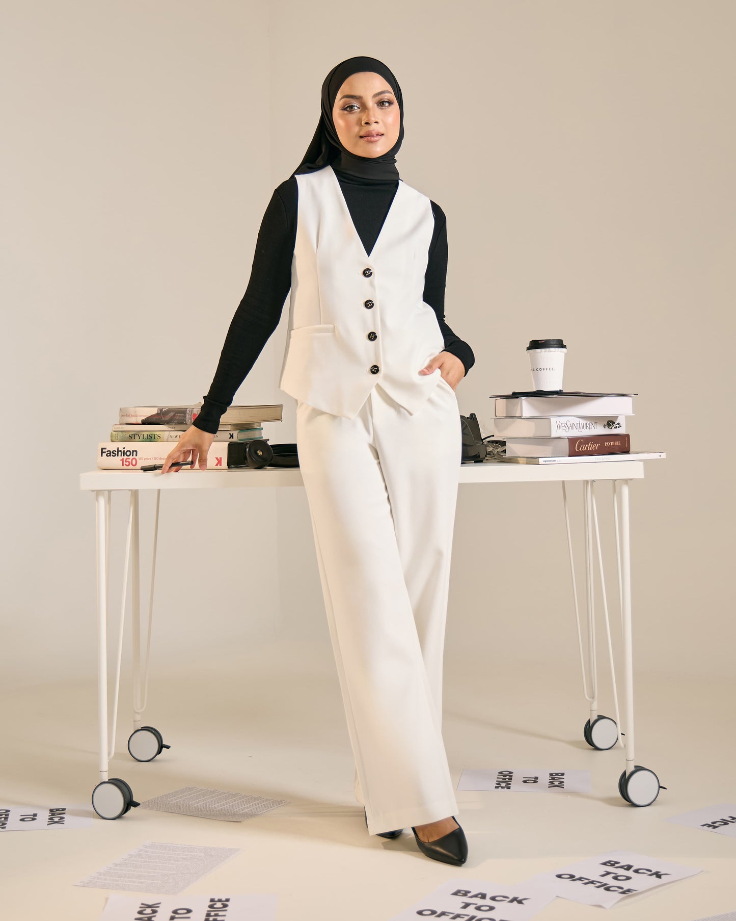 MINOR DEFECT LEORA BUTTON VEST (OFF WHITE)