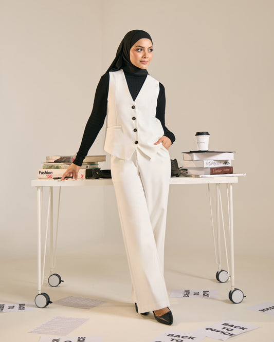 MINOR DEFECT LEORA BUTTON VEST (OFF WHITE)