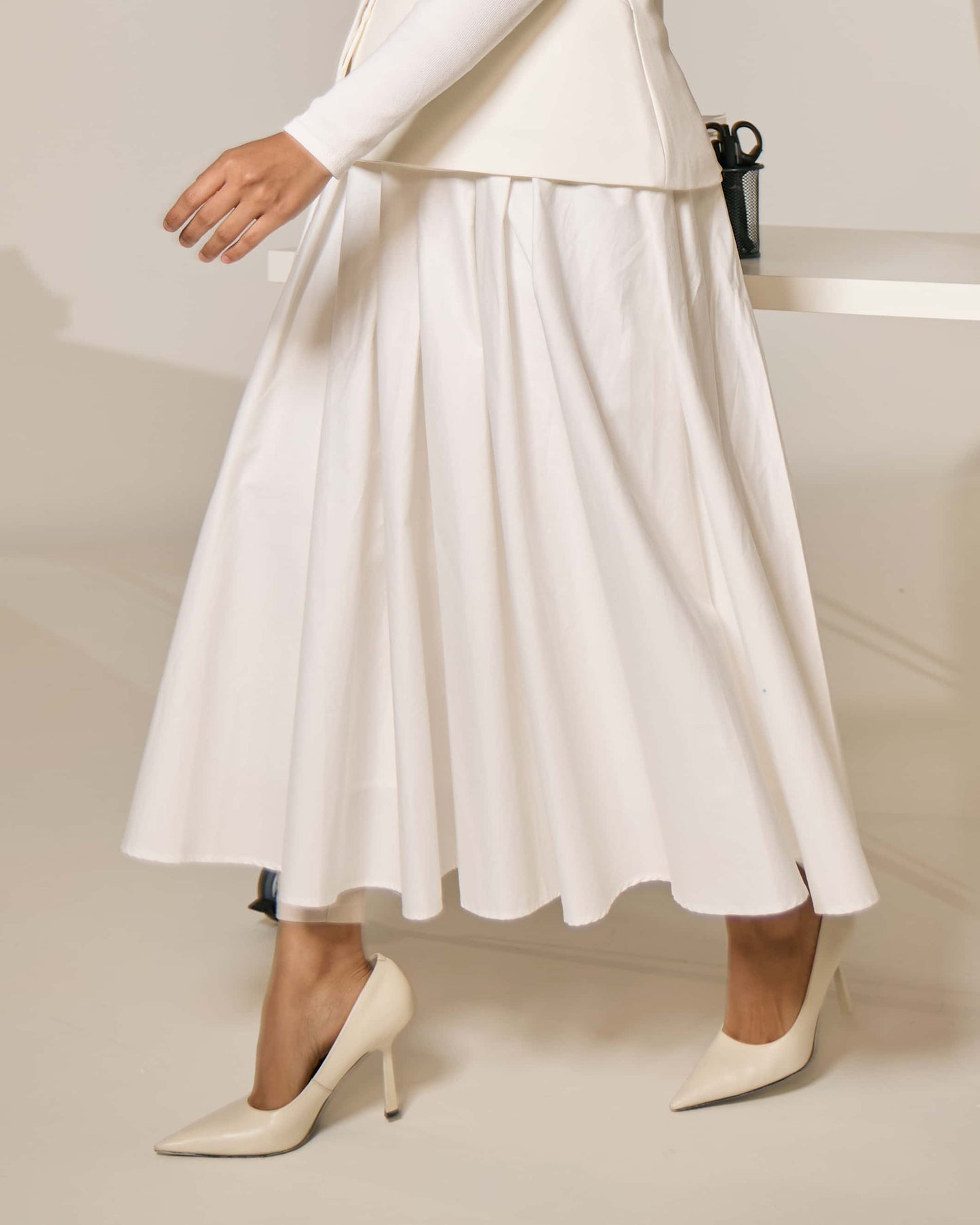 MINOR DEFECT PLAIN CIRCLE SKIRT (OFF WHITE)