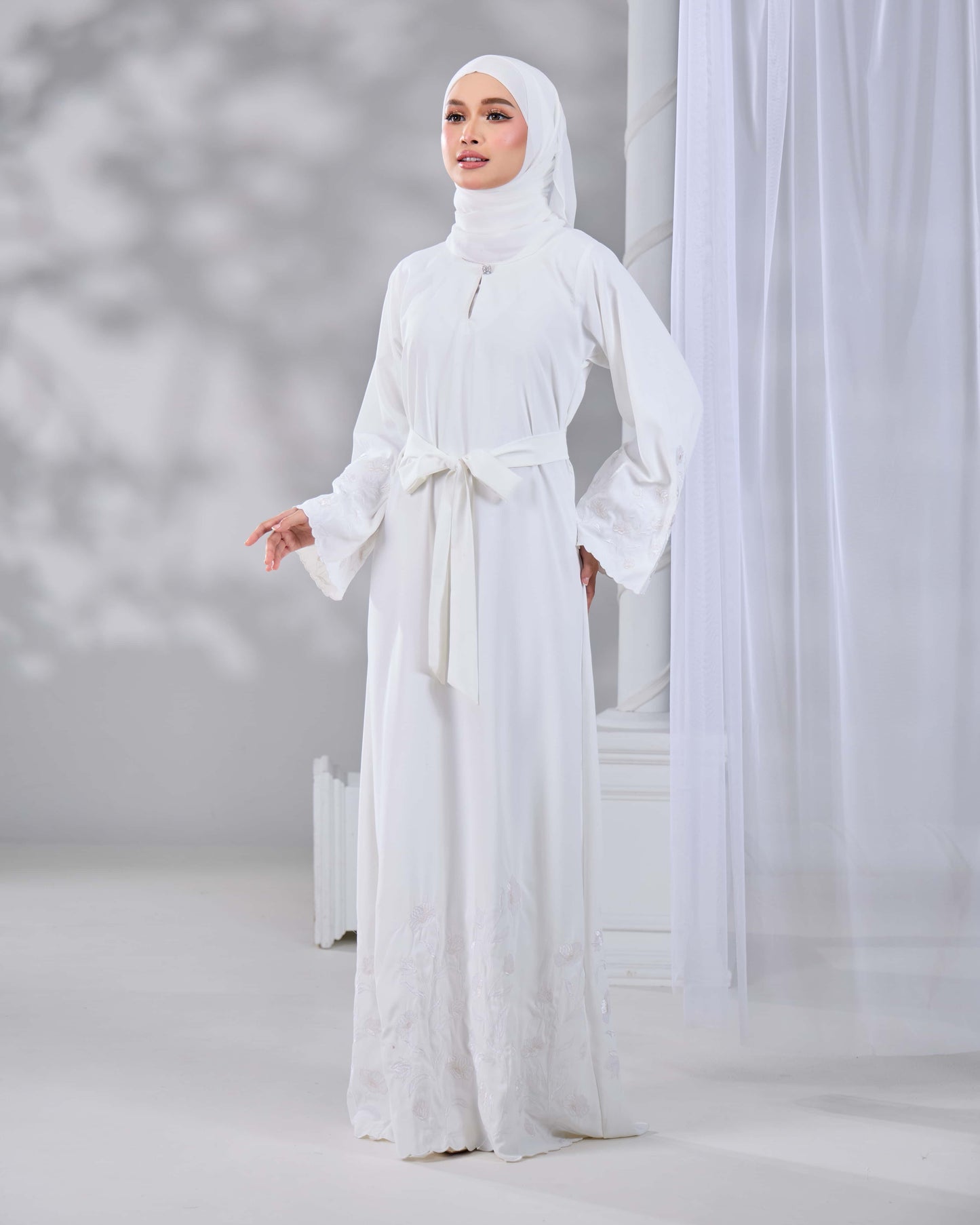 QAFIYA ABAYA (OFF WHITE)