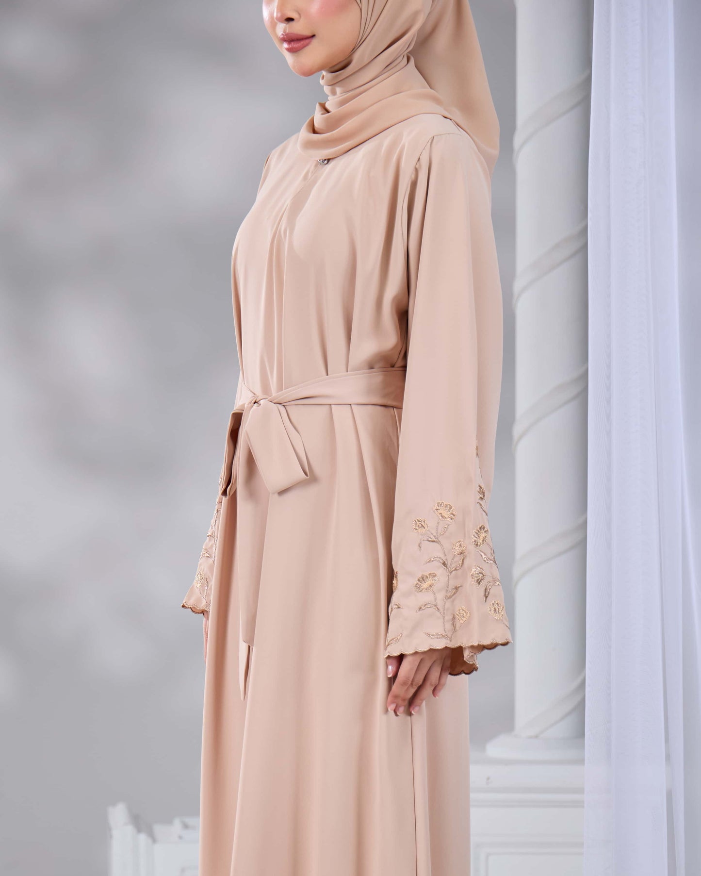 QAFIYA ABAYA (CHAMPAGNE)