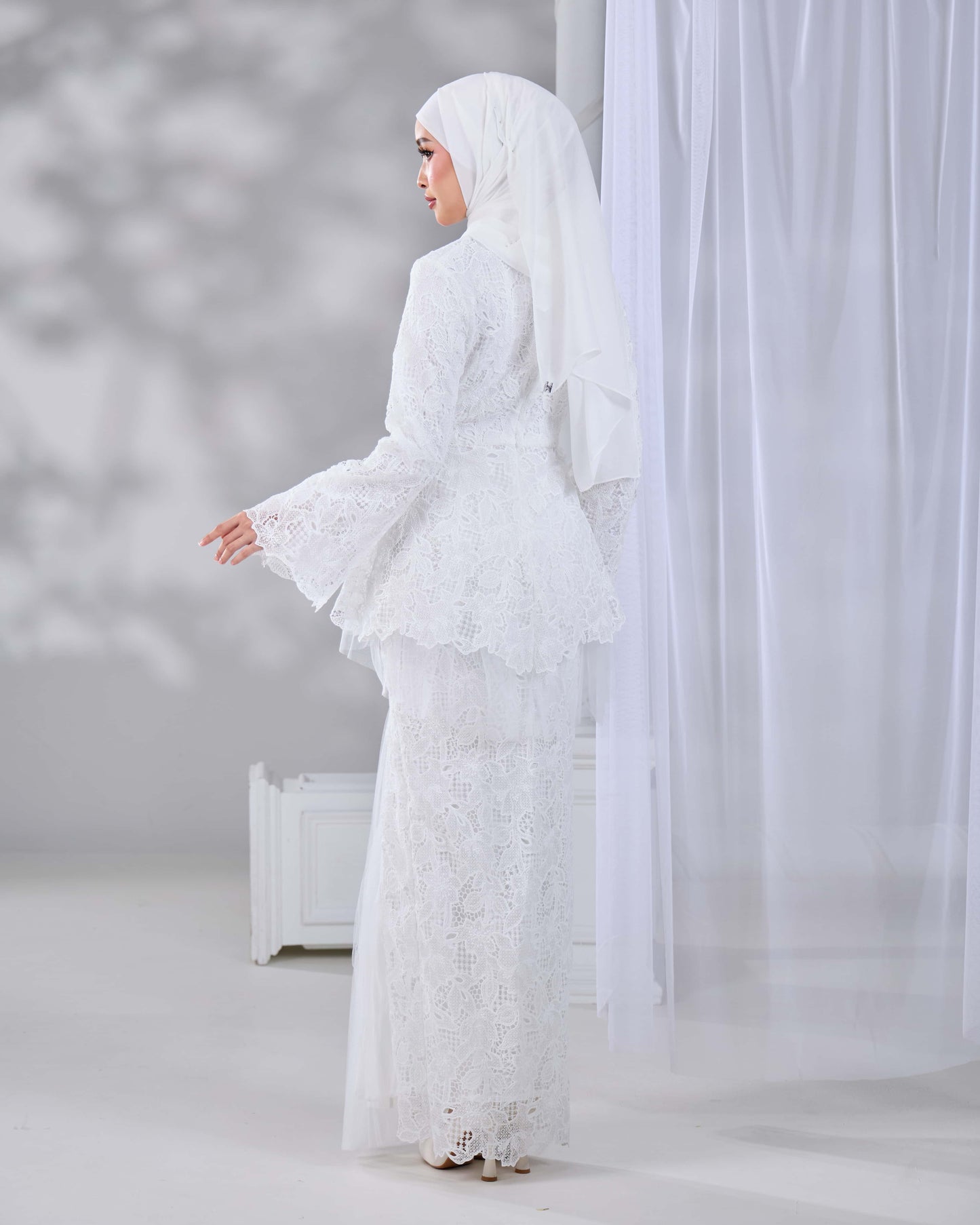 HANANIA KEBAYA (OFF WHITE