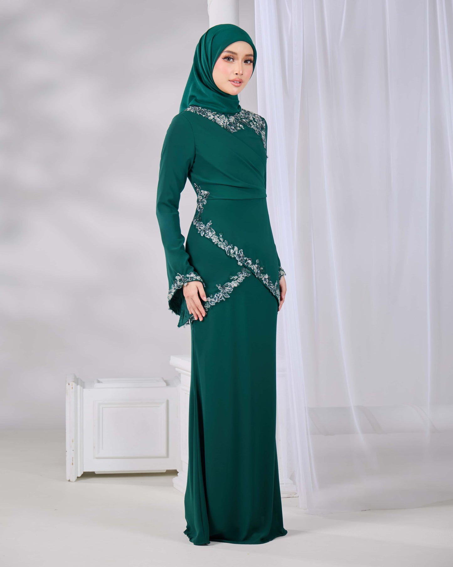 RAISSA DRESS (EMERALD GREEN)