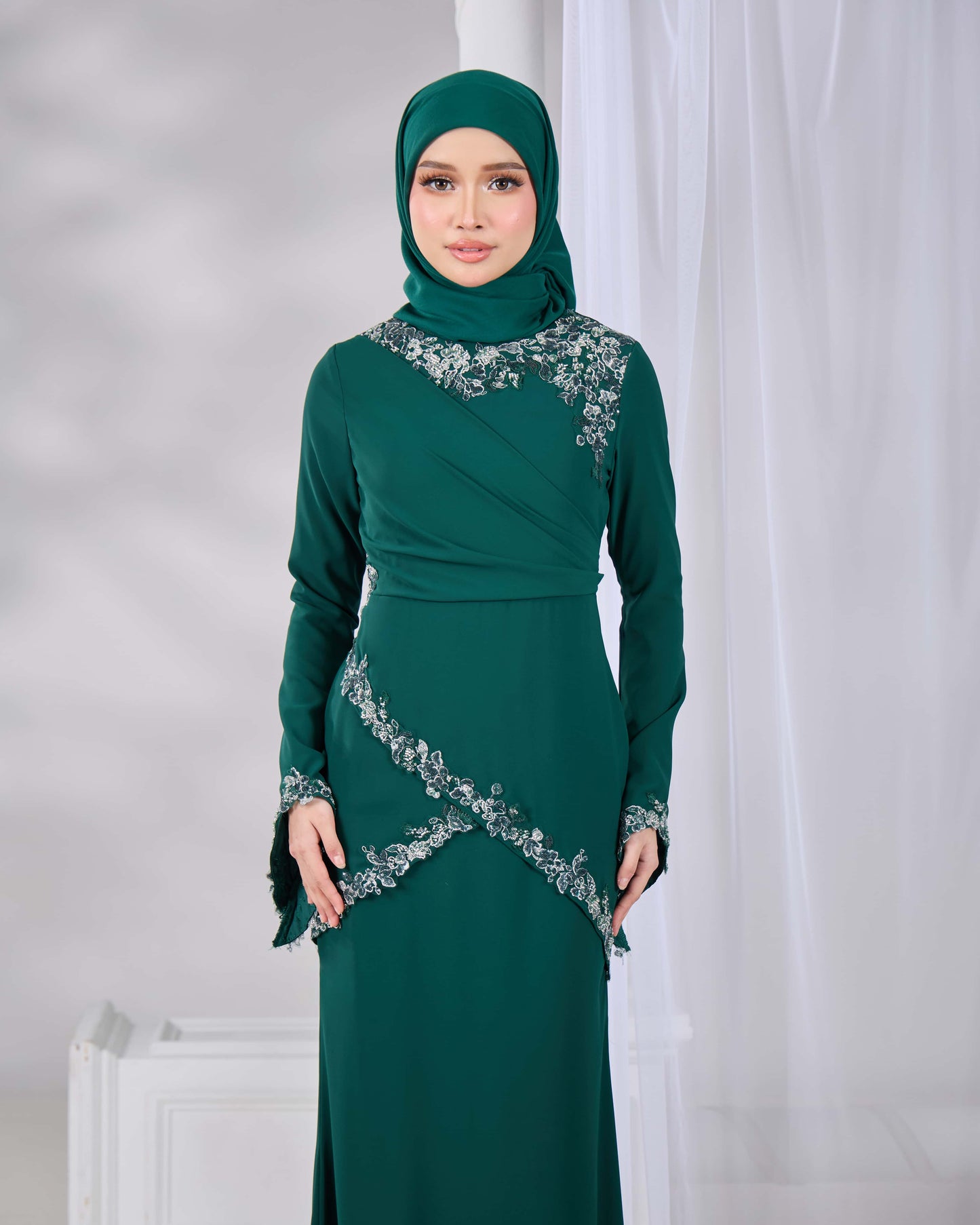 RAISSA DRESS (EMERALD GREEN)