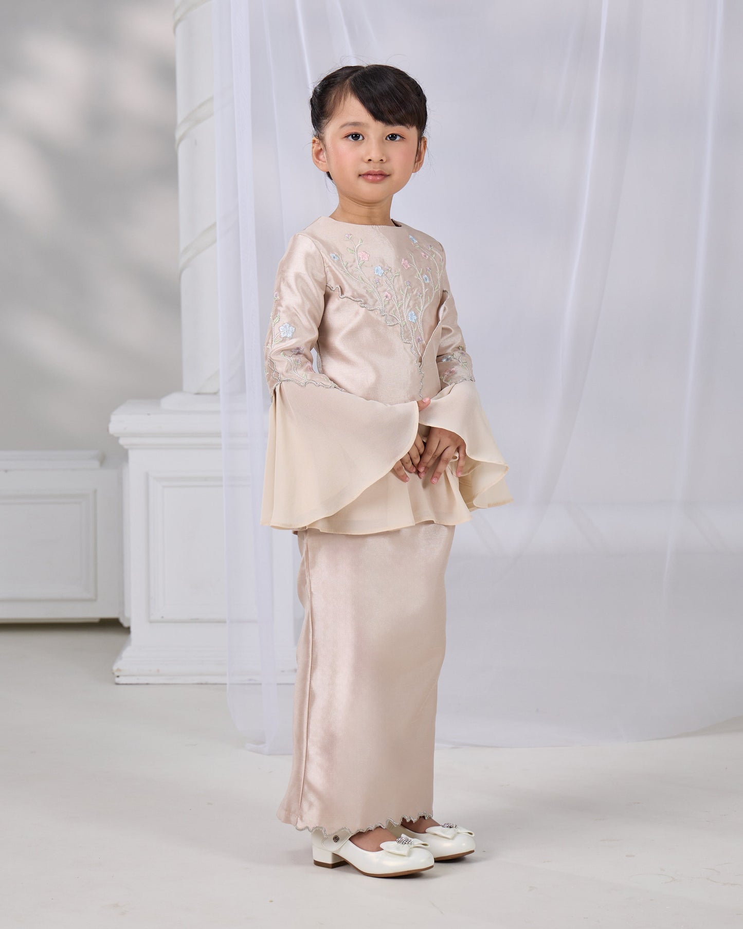 MINOR DEFECT RINAE KURUNG KIDS (CHAMPAGNE)